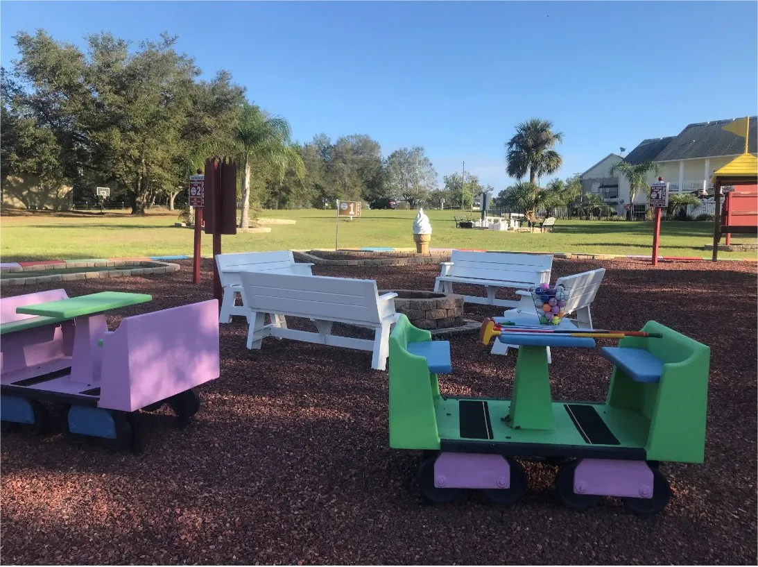 Disney area vacation home in Orlando with backyard mini golf